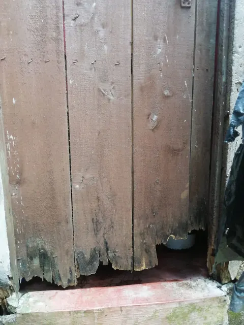 Before renovation: the washroom entrance at Madawala.